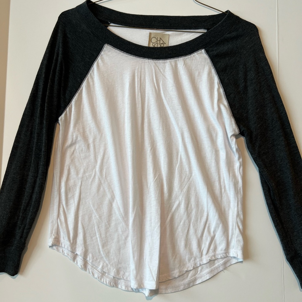 EUC Chaser black and white baseball tee - small